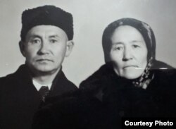 Бекиш Сапаралиев жана жубайы Нурпия Турдумолдо кызы.