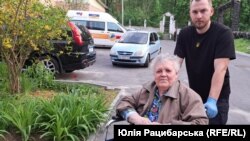 Вивезення переселенців зі сходу: як працюють евакуаційники команди «Схід SOS»