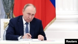 У червні Путін заявив, що Москва може розпочати постачання далекобійної зброї супротивникам західних країн як «асиметричну відповідь» на удари західними ракетами по території Росії