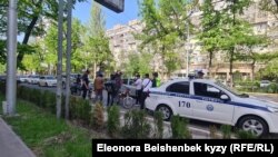 Жол инспекторлору мопед айдагандарды текшерип жаткан учуру. 20-апрель, 2024-жыл.