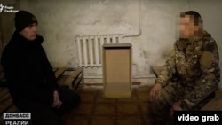 Редакція Донбас Реалії розуміє, що всі заяви російських полонених зроблені у неволі. Тому редакція не може гарантувати, що все сказане ними, відображає їхні погляди