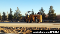 Ýoly abatlaýyş işleri. Türkmenistan (illýustrasiýa suraty) 