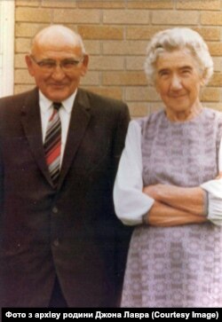 Закарпатці Василь Лавра з дружиною Еммою (батьки пілота) в США незадовго до смерті