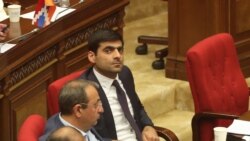 Պատգամավոր Մհեր Սահակյանին անձեռնմխելիություն զրկելու միջնորդության քննարկումը հետաձգվեց 