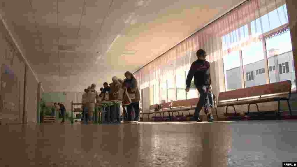 Электричество в городе бывает по четыре часа в сутки. И это неплохо по сравнению с предыдущими месяцами, когда отключения длились дольше