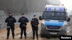 Польські поліцейські в прикордонному районі, фото ілюстративне