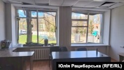 Коледж спорту в Дніпрі після ракетної атаки 2 квітня 2024 року