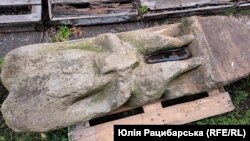 Тоненькі ніжки й чаша в руках