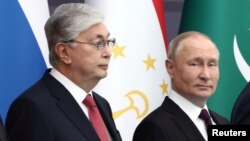 Президент России Владимир Путин и президент Казахстана Касым-Жомарт Токаев  во время саммита лидеров Содружества Независимых Государств (СНГ) в Астане. 14 октября 2022 года