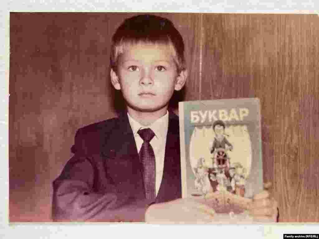 &laquo;Іван був прекрасною людиною зі щирим серцем та доброю душею. Ніколи нікому не відмовляв, просто не міг. Був люблячим, життєрадісним; завжди допомагав з домашніми справами. Полюбляв смачно готувати і дуже любив тварин&raquo; &ndash; так про військового згадують рідні