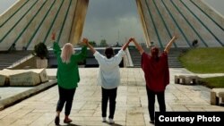 مبارزات مدنی و فراگیر دختران و زنان ایرانی برای دستیابی به حق آزادی پوشش همچنان ادامه دارد