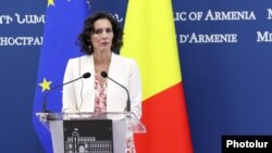 Բելգիայի ԱԳ նախարար Հաջա Լաբիբը Երևանում ասուլիսի ժամանակ, 22-ը օգոստոսի, 2023թ.