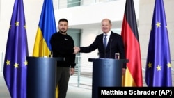 Президент України Володимир Зеленський і канцлер Німеччини Олаф Шольц (праворуч). Берлін, 14 травня 2023 року