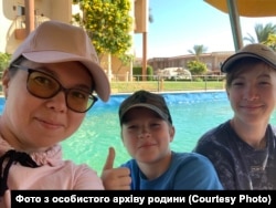 Оксана Болтушкіна разом із синами. Фото з особистого архіву родини