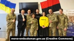 У Міжнародний день рідної мови, 21 лютого, мовний омбудсмен Тарас Кремінь відкрив перші в Україні курси із вдосконалення державної мови для військовослужбовців