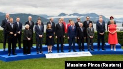 "Чоң жетиге" мүчө өлкөлөрдүн финансы министрлери.