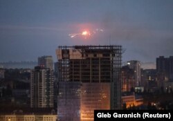 Працює ППО. Момент збиття російської ракети над Києвом. 21 вересня 2023 року