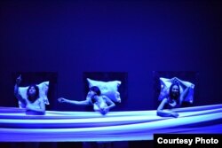 صحنه‌ای از تئاتر «سه خواهر من»