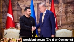 Ukrayına prezidenti Volodımır Zelenskıy ve Türkiye prezidenti Recep Tayyip Erdoğan İstanbulda. Türkiye, 2024 senesi martnıñ 8-i