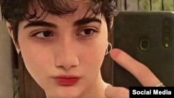 آرمیتا گراوند از نهم مهر و پس از حادثه ایستگاه مترو در کما به سر می‌برد.