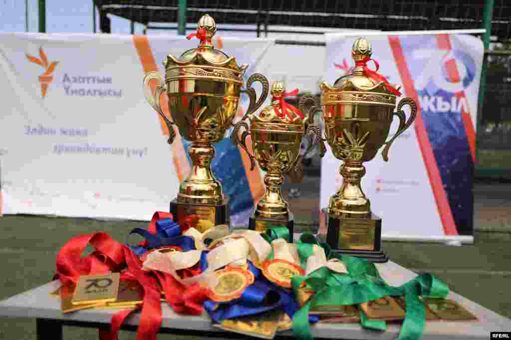 Быйыл март айында &ldquo;Азаттык&rdquo; радиосунун обого чыкканына 70 жыл толду. &ldquo;Эркин Европа/Азаттык үналгысынын&rdquo; кыргыз кызматынын алгачкы берүүсү 1953-жылы 18-мартта ободо жаңырган.&nbsp;