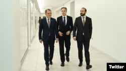 ABŞ dövlət katibi Entoni Blinken  Azərbaycan və Ermənistan xarici işlər nazirləri Ceyhun Bayramov və Ararat Mirzoyanla