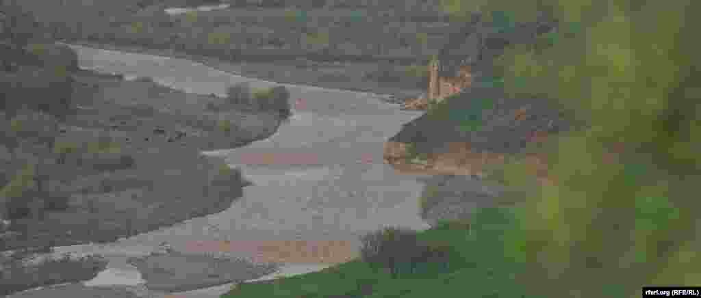 Кара-Кулжа району,  Тар дарыясы.