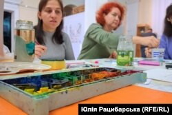 Переселенці з Вугледара та Волновахи малюють рідні міста