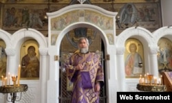 Вадим Новинський під час служіння в храмі РПЦ в Цюриху