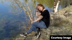 Седа Сулейманова на озере