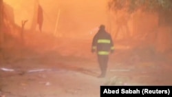 امدادگران در محل حمله اسرائیل به اردوگاه جبالیا