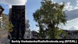 Під руїнами цього будинку, за словами очевидців, загинули п'ятеро мирних жителів Вугледара