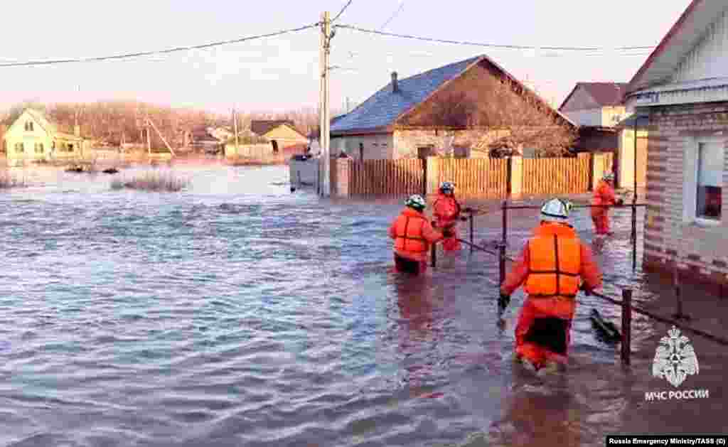 Орски шәһәрендә коткаручылар