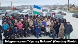 Теләктәшлек белдерергә килүчеләр