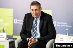 Директор Центру Євразії «Атлантичної ради», посол США в Україні у 2003-2006 роках Джон Гербст під час спеціальної події Київського безпекового форуму. Київ, 23 жовтня 2023 року