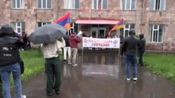 Գյումրիի տնտեսագիտական համալսարանում իրավիճակը լարվեց. ակցիայի մասնակիցների մուտքն արգելվեց