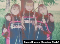 Дитяча світлина доньок Олени, одна з небагатьох, які вона змогла зберегти