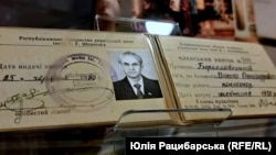 Посвідчення члена Товариства української мови Миколи Береславського, виставка в Дніпропетровському історичному музеї, травень 2024 року