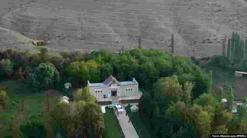 Улуу акын Токтогул Сатылгановдун музейи мындан 34 жыл илгери 125 жылдык мааракесине карата ачылган.