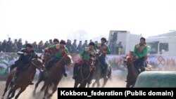 Көк бөрү боюнча республикалык мелдеште 1-лигада жеңүүчү болгон Жалал-Абаддын "Жаштык" командасы. "Ак-Кула" ат майданы. 21-март, 2023-жыл.