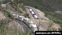 Грузовики с гуманитарным грузом в Корнидзоре, 29 июля 2023 г․