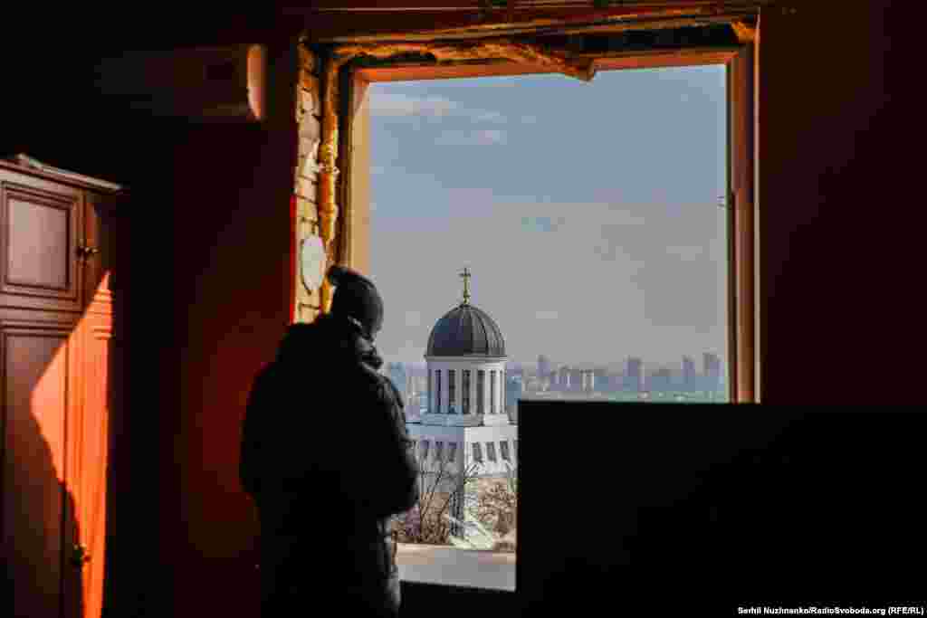 Ранок після російських ракетних обстрілів Києва, 21 березня 2024 року. Рано-вранці 21 березня російські війська випустили по Києву 31 ракету, усі їх збили сили ППО,&nbsp;повідомили Повітряні сили