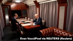 جو بایدن (راست) به همراه مشاور امنیتی خود، جیک سالیوان