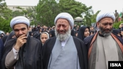 Töwriz. Bas çäresine gatnaşýan adamlar