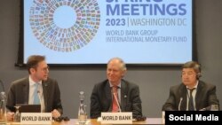 Министрлер кабинетинин төрагасы Акылбек Жапаров жана Дүйнөлүк банктын өкүлдөрү. 