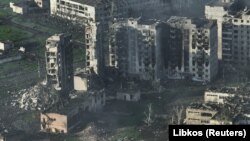 Зруйновані будинки в Бахмуті на Донеччині, де тривають найзапекліші бої Сил оборони України з армією РФ, 26 квітня 2023 року