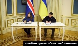 Президент України Володимир Зеленський і голова уряду Ісландії Катрін Якобсдоттір. Київ, 14 березня 2023 року