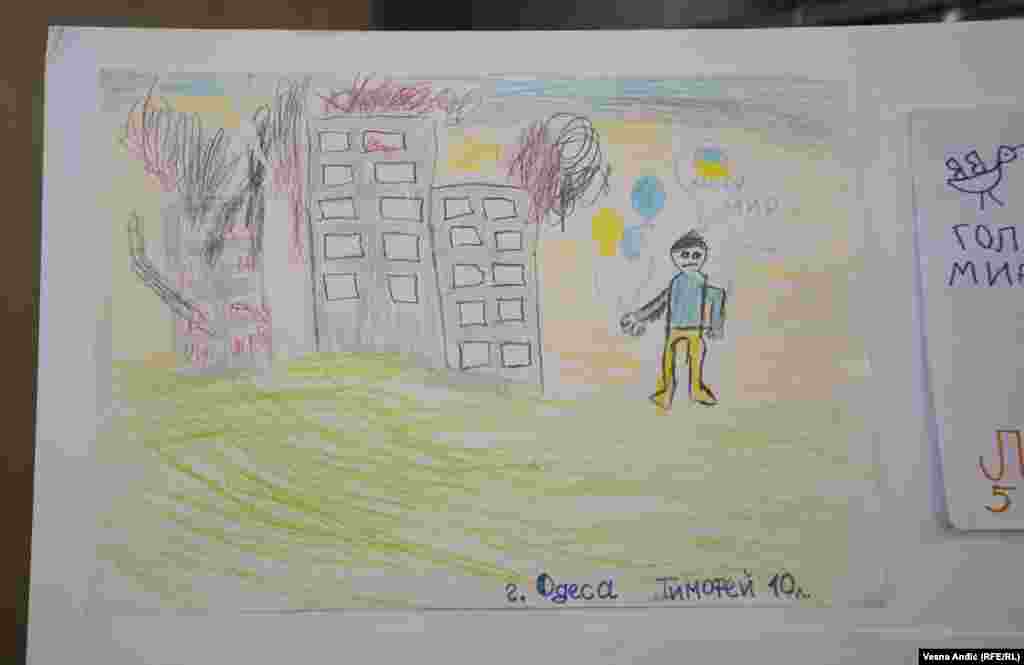 На одному з малюнків&nbsp;&ndash; повідомлення від 10-річного хлопчика з Одеси: &laquo;Хочу миру&raquo;. Белград, Сербія, 23 серпня 2023 року
