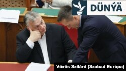 Wengriýanyň premýer-ministri Wiktor Orban we onuň kabinet başlygy Antal Rogan (arhiw suraty)