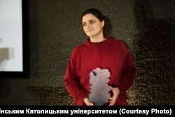 Марія Берлінська ‒ громадська діячка, керівниця «Центру підтримки аеророзвідки»та проєкту «Невидимий батальйон» в Україні. Вручення нагороди Капітули Українського Католицького університету «Світло справедливості» за моральне лідерство